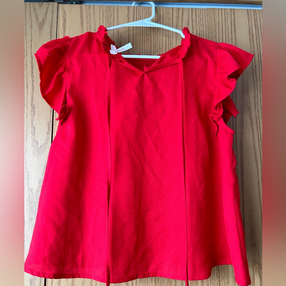 Red blouse , short sleeves